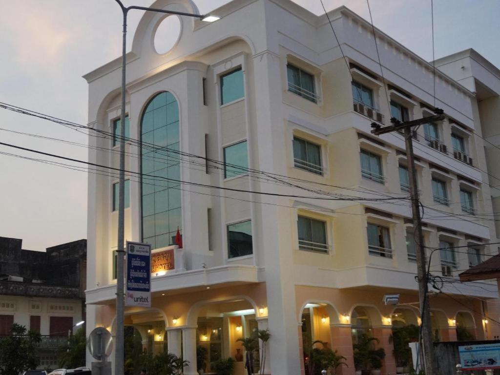 Seng Aroun Hotel Pakse Exterior photo