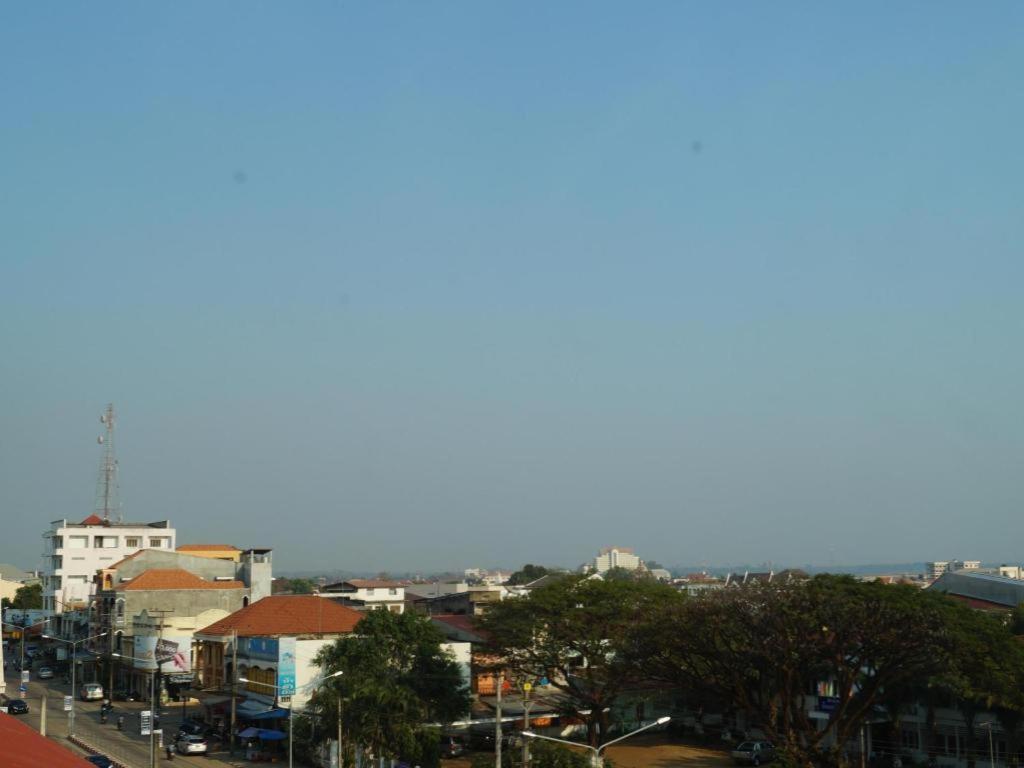 Seng Aroun Hotel Pakse Exterior photo