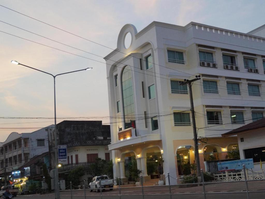 Seng Aroun Hotel Pakse Exterior photo