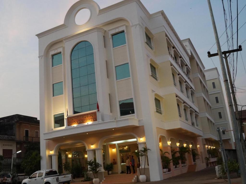 Seng Aroun Hotel Pakse Exterior photo