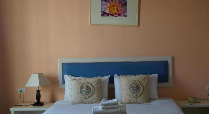 Seng Aroun Hotel Pakse Exterior photo